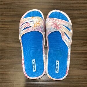 Foam sandals